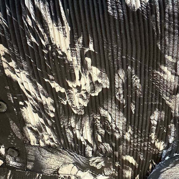 Sere Nade  shear top blouse. Black white pleated size XL - Picture 4 of 7